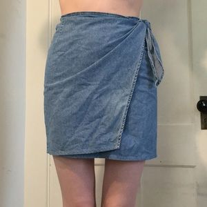 Vintage Banana Republic Light Wash Faded Jean Wrap Skirt Size M